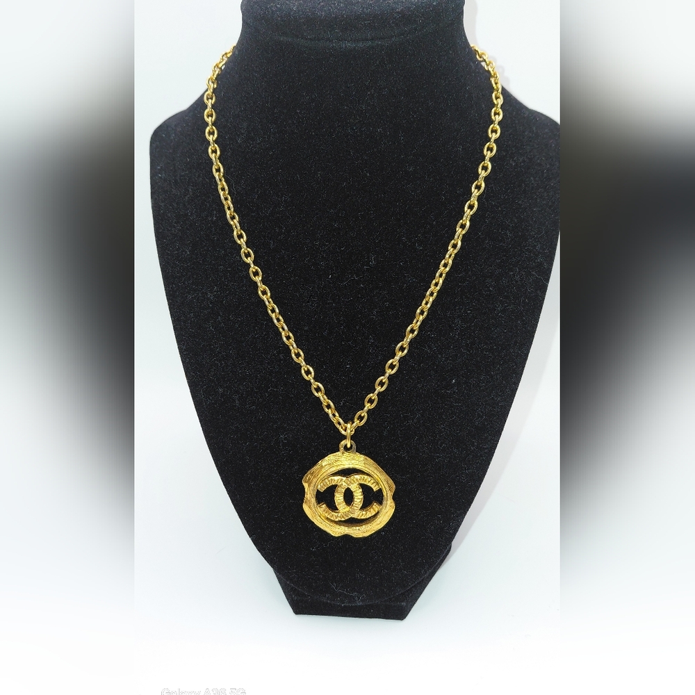 Vtg Chanel Coco Mark CC Gold Plated Medallion Chain Necklace